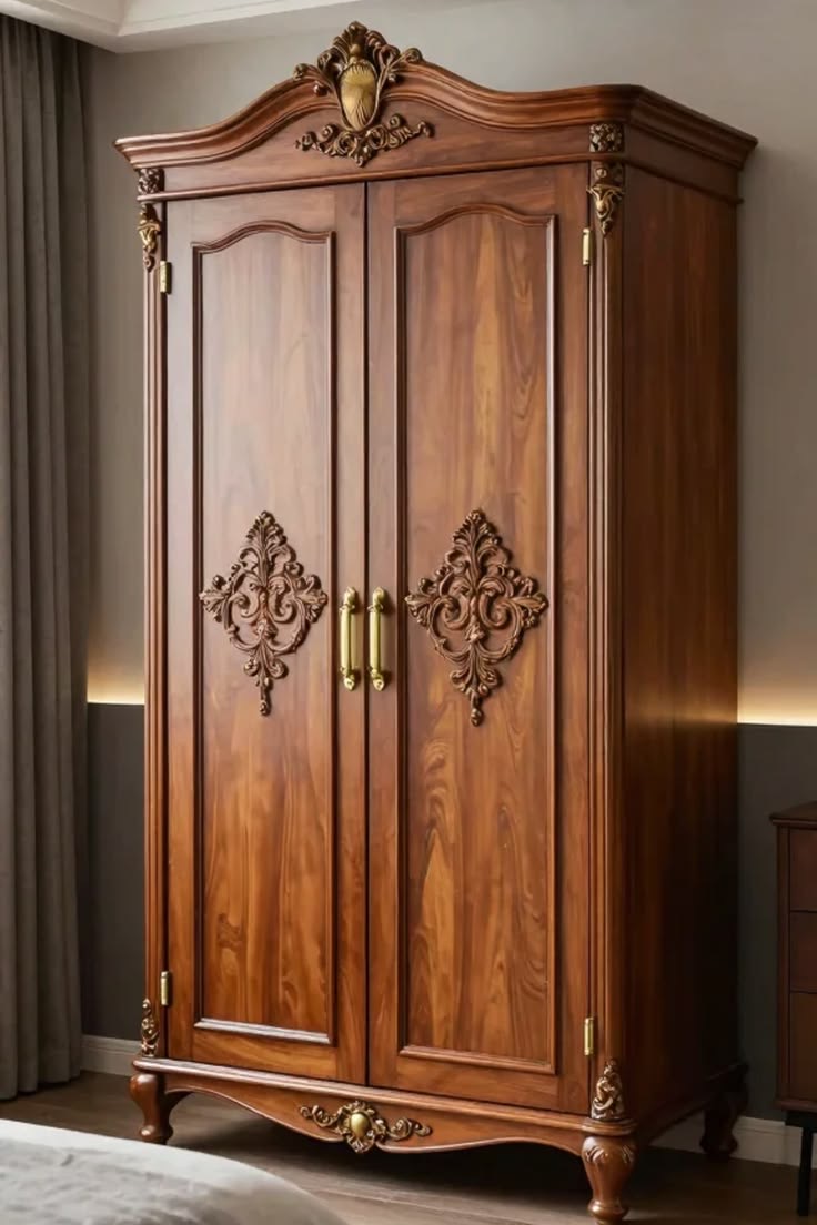 Royal Luxury Wooden Wardrobe